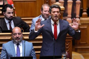 André Ventura no parlamento