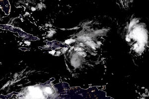 Imagens de satélite mostram tempestade Humberto a formar-se no Atlântico enquanto furacão Gabrielle se aproxima dos Açores  