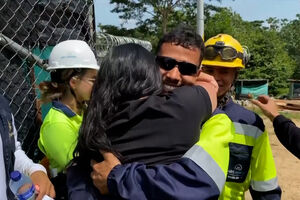 Mineiros resgatados após 43 horas presos em mina de ouro na Colômbia   