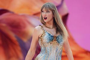Taylor Swift durante a Eras Tour, onde preparava novas surpresas musicais