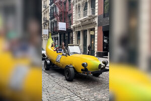 Carro-banana gigante bate recorde mundial  