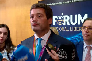 André Ventura nega provocações de Filipe Melo no parlamento