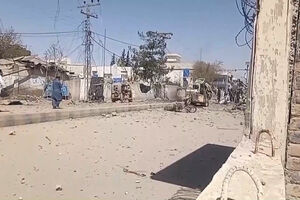 Imagens mostram aparato após explosão em carro perto da sede das forças de segurança paquistanesas 