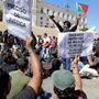 Centenas de imigrantes concentrados em frente ao parlamento pedem 'documentos para todos' 