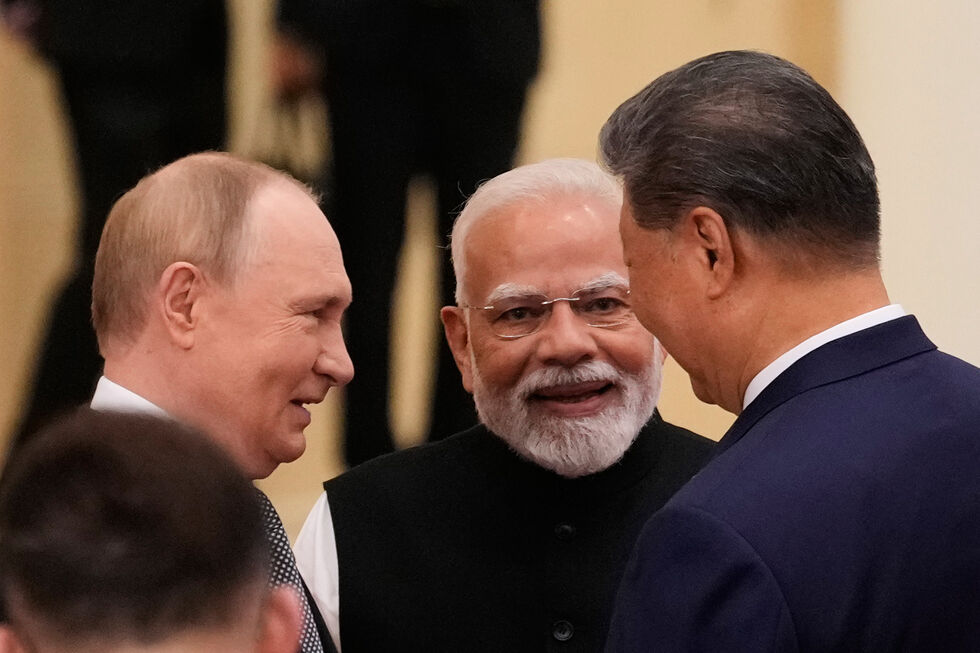 Putin, Modi e Xi Jinping reuniram-se na cimeira da China