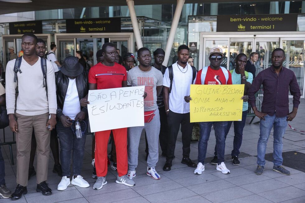 Guineenses autorizados a entrar em Portugal após prova de inscrição no ensino superior
