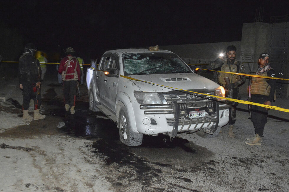 Paquistão: atentado suicida durante comício político faz 13 mortos