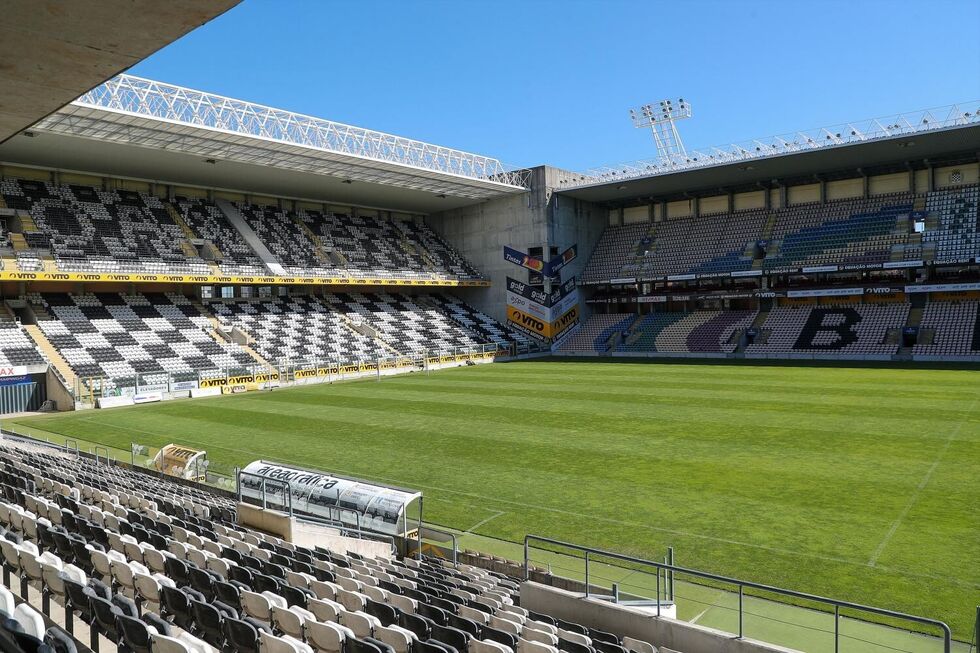 10. Estádio do Bessa XXI (Boavista) - 4 jogos, média: 3,73