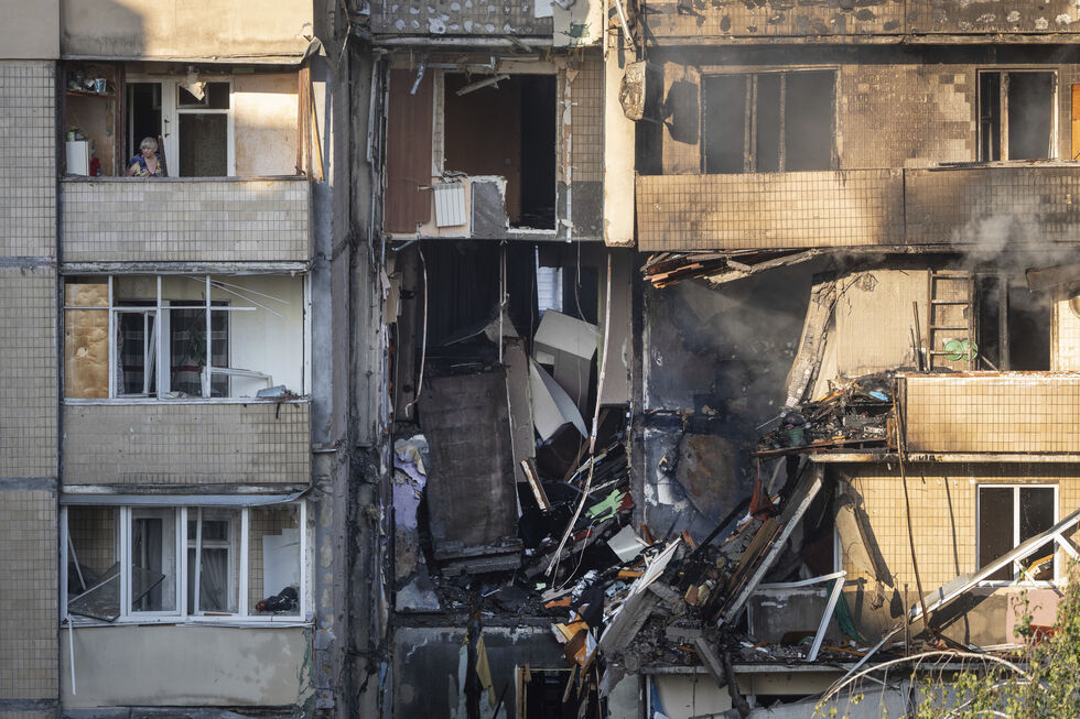 Apartamento destruído após ataque com drones 'hostis' na Ucrânia