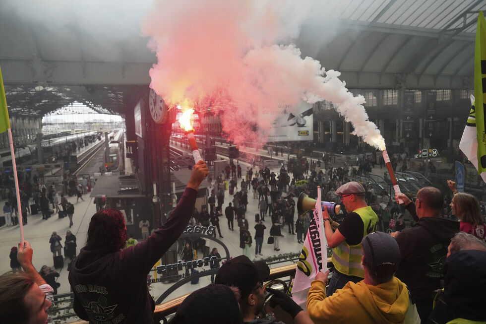 Protesto contra a nomeação do primeiro-ministro em França