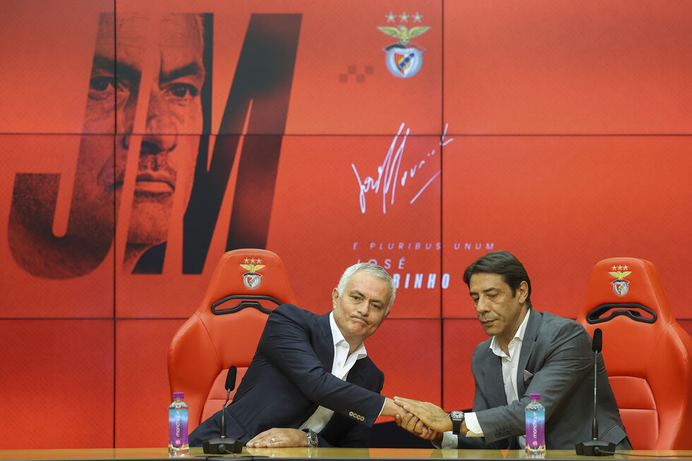 Mourinho regressa ao Benfica após assinatura de contrato com Rui Costa