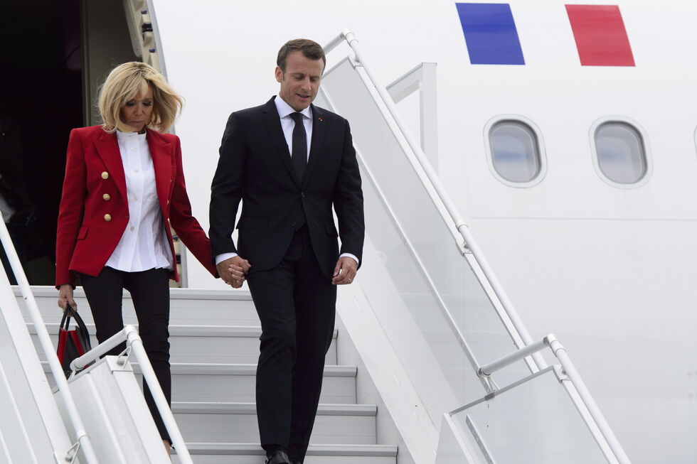 Macron e a esposa preparam-se para apresentar provas num caso de difamação