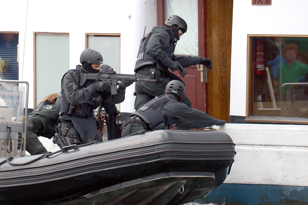 Ataque dos EUA a navio em águas internacionais faz três mortos