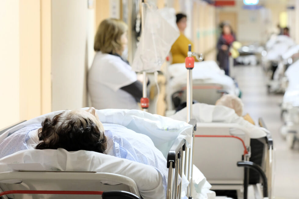 Pacientes aguardam atendimento em hospital português