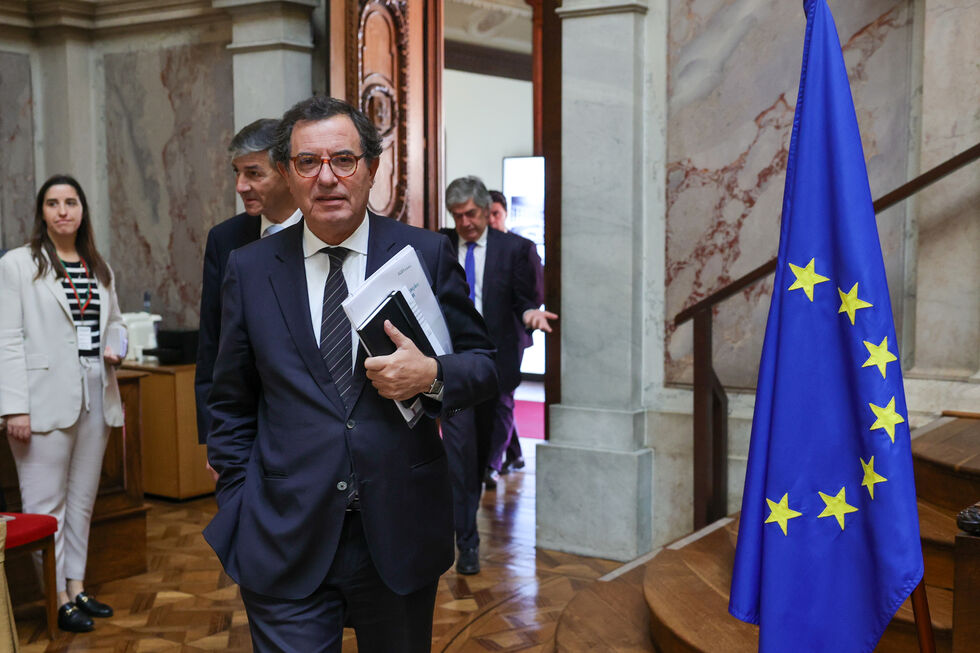 Castro Almeida admite ajustes no preço dos combustíveis