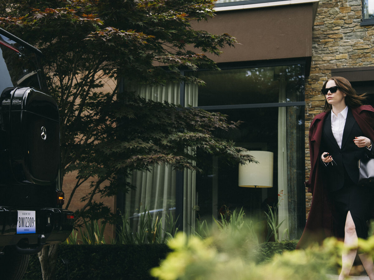 Em "Bugonia", Lanthimos está mais acessível e zangado do que nunca