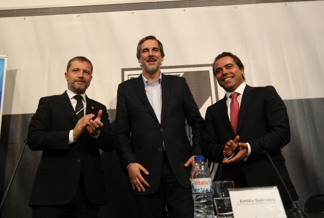 Ricardo Araújo do lado direito da fotografia