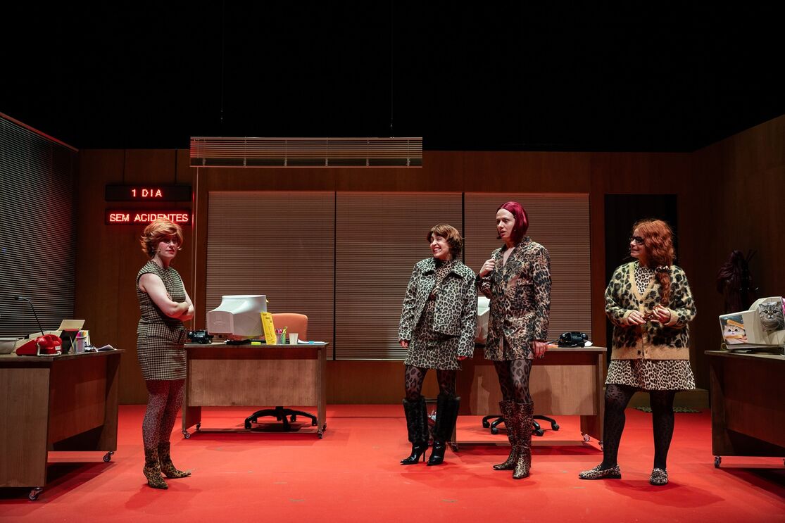 Depois de se ter estreado no Porto, a encenação de Maria Inês Marques para 'As Secretárias' chega este fim de semana a Lisboa