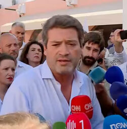 André Ventura desmente jornal ‘Nascer do Sol’ e nega ter cedido a Montenegro na lei dos estrangeiros 