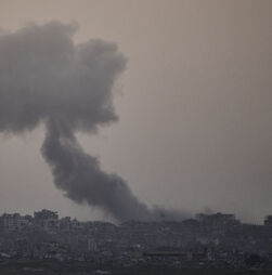 Israel continua a bombardear Gaza após anúncio do Hamas e apelo de Donald Trump