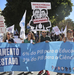 Professores em manifestação em Lisboa para reclamar valorização urgente da carreira
