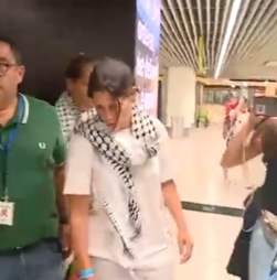 Ativistas portugueses recebidos com muita euforia por multidão no Aeroporto de Lisboa
