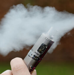 15 milhões de crianças fumam cigarros eletrónicos, alerta OMS