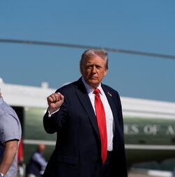 Trump quer reduzir número de refugiados aceites pelos EUA para 7.500 e dar prioridade a sul-africanos brancos