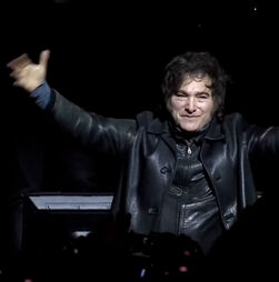 Presidente argentino em modo estrela de rock durante apresentação do seu livro em estádio de Buenos Aires