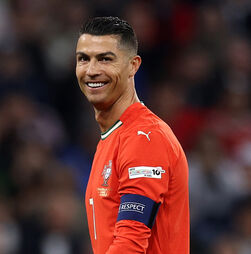 Ronaldo torna-se primeiro futebolista com fortuna acima de mil milhões