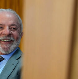 Lula critica gastos com armamento num mundo com 760 milhões a passar fome