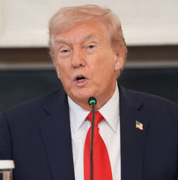 Trump planeia viajar para o Médio Oriente no fim de semana enquanto admite que acordo de paz está para breve