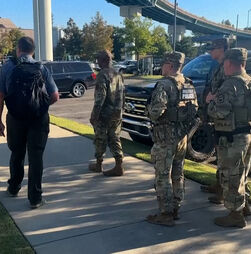 Tropas da Guarda Nacional vistas a patrulhar Memphis ao lado da polícia local