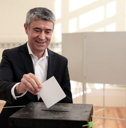 José Luís Carneiro apela à participação em momento 'decisivo para o futuro' do país