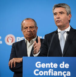 Carneiro diz que 'PS voltou' mas assume menos câmaras do que AD