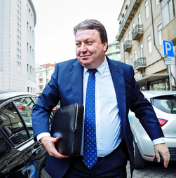 Gestor de fortunas do BPI diz que “era uma prática comum' amigo de Sócrates levantar milhares de euros ao balcão