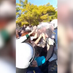 Confrontos entre médicos e polícias durante visita do primeiro-ministro a hospital em Atenas 