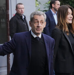 Ex-presidente francês Nicolas Sarkozy chegou à prisão de La Santé, Paris