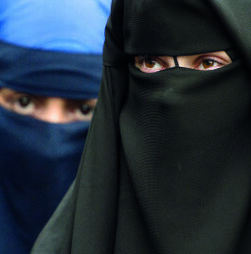 Proibição da burca: “É uma tentativa de controlo do corpo das mulheres”