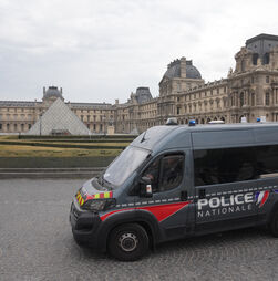 Museu do Louvre transferiu secretamente algumas das suas joias para o Banco de França
