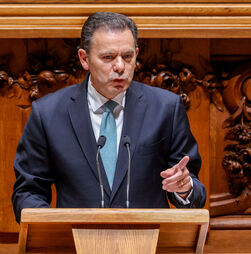 Governo está a fazer 'reforma do sistema migratório' e ilegais têm de 'regressar ao seu país', diz Montenegro