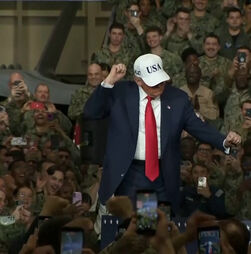 Trump mostra dotes de dança pela segunda vez durante a sua visita à Ásia. Veja as imagens