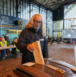 Partidos de extrema-direita e centro dos países Baixos empatados nas eleições gerais