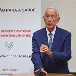 Marcelo sugere acordo político sobre papel do SNS, do setor social e do privado