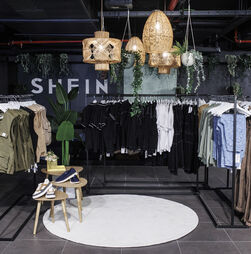 Chinesa Shein abre na 4.ª feira em Paris primeira loja física a nível mundial