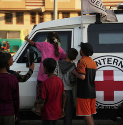 Cruz Vermelha transferiu restos mortais não identificados de três pessoas para Israel