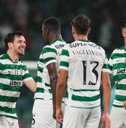 Sporting vence Alverca e iguala FC Porto na frente do campeonato
