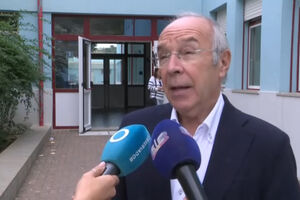 Candidato à Presidência da República faz declarações aos jornalistas