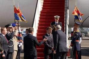 Emmanuel  Macron chega ao Egito para cimeira que marca cessar-fogo em Gaza  