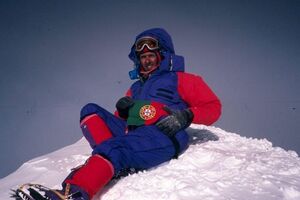 João Garcia tornou-se o primeiro português a chegar ao topo do Evereste (em 1999) e o 10º alpinista do mundo a escalar as 14 montanhas com mais de 8 mil metros